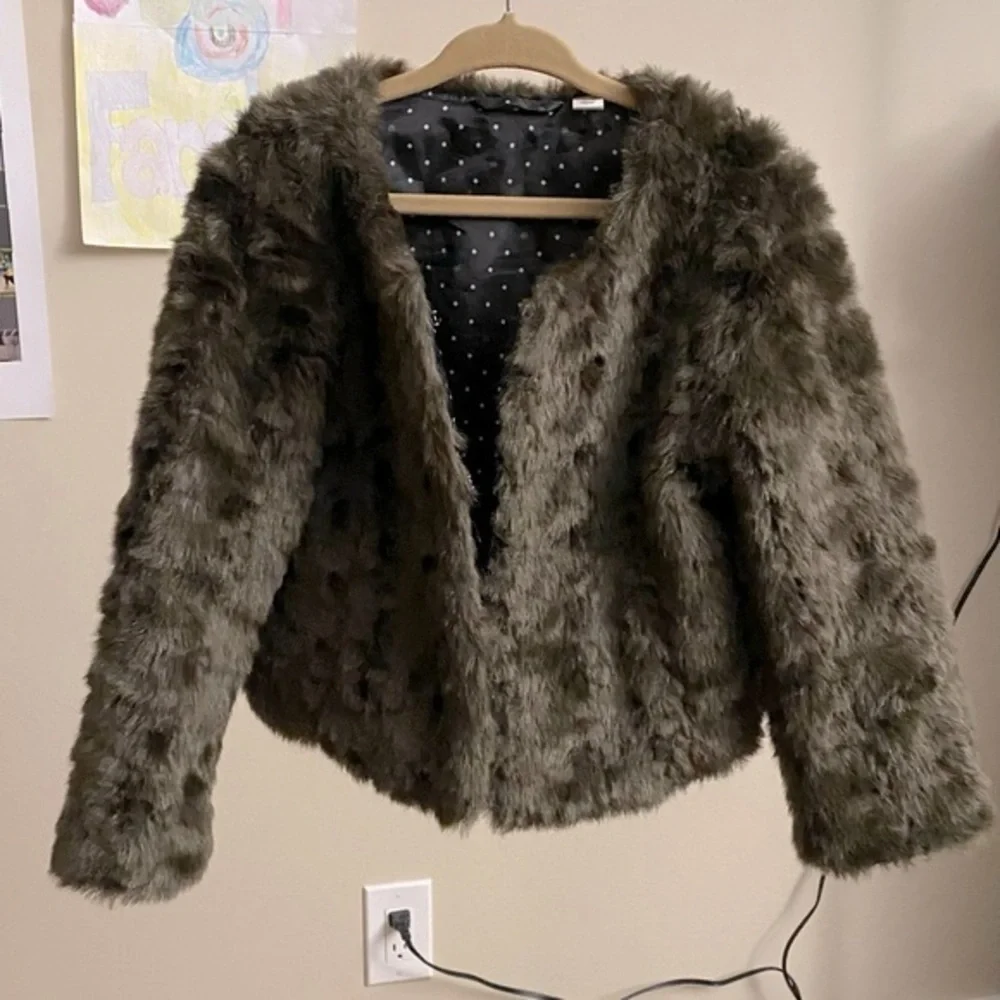 Uniqlo Girls Faux Fur Coat Size 3-4